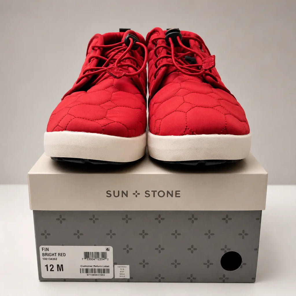 Sun + Stone Men’s Fin Puffer Ankle Boots – Bright Red — vista 5 del producto
