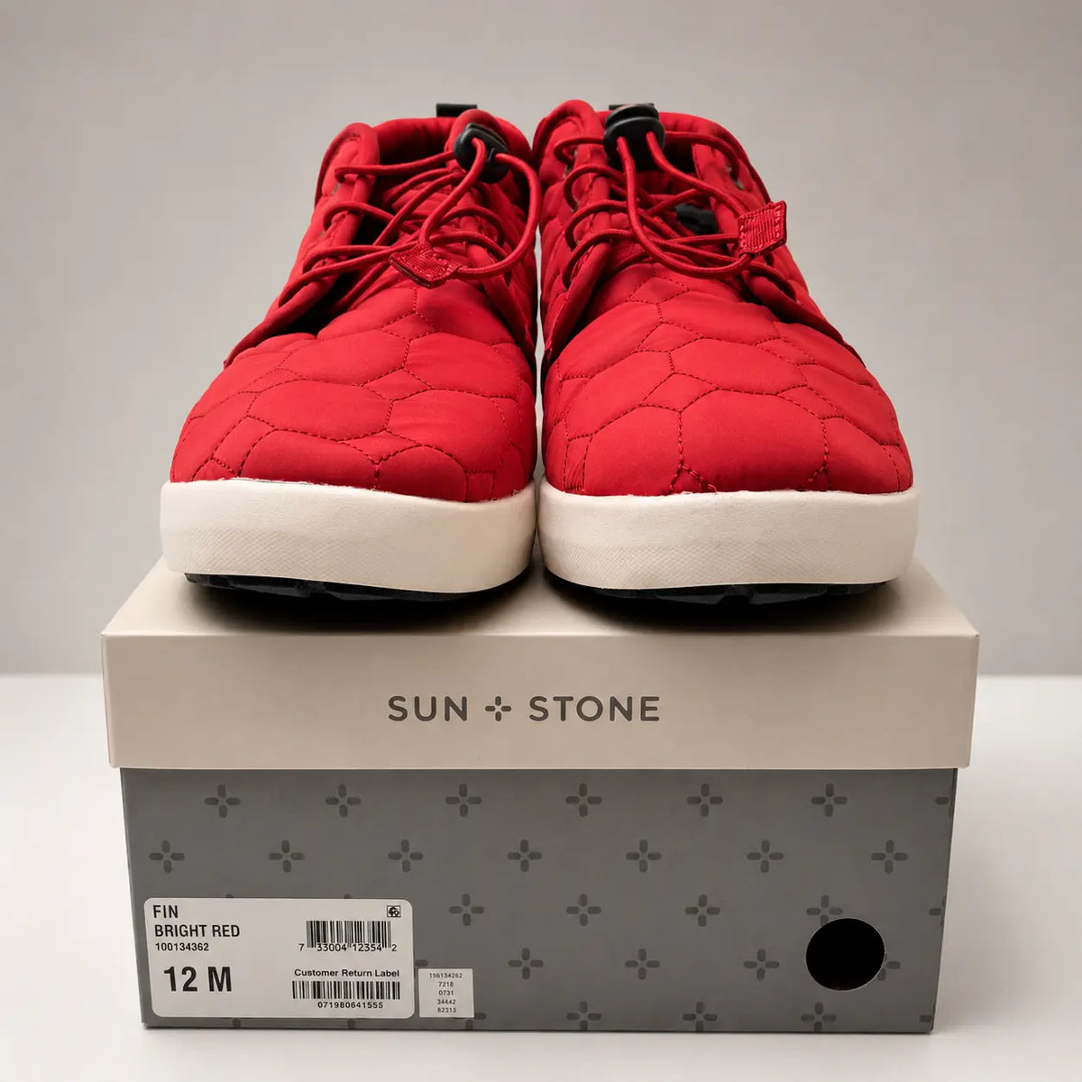 Sun + Stone Men’s Fin Puffer Ankle Boots – Bright Red — vista 5 del producto
