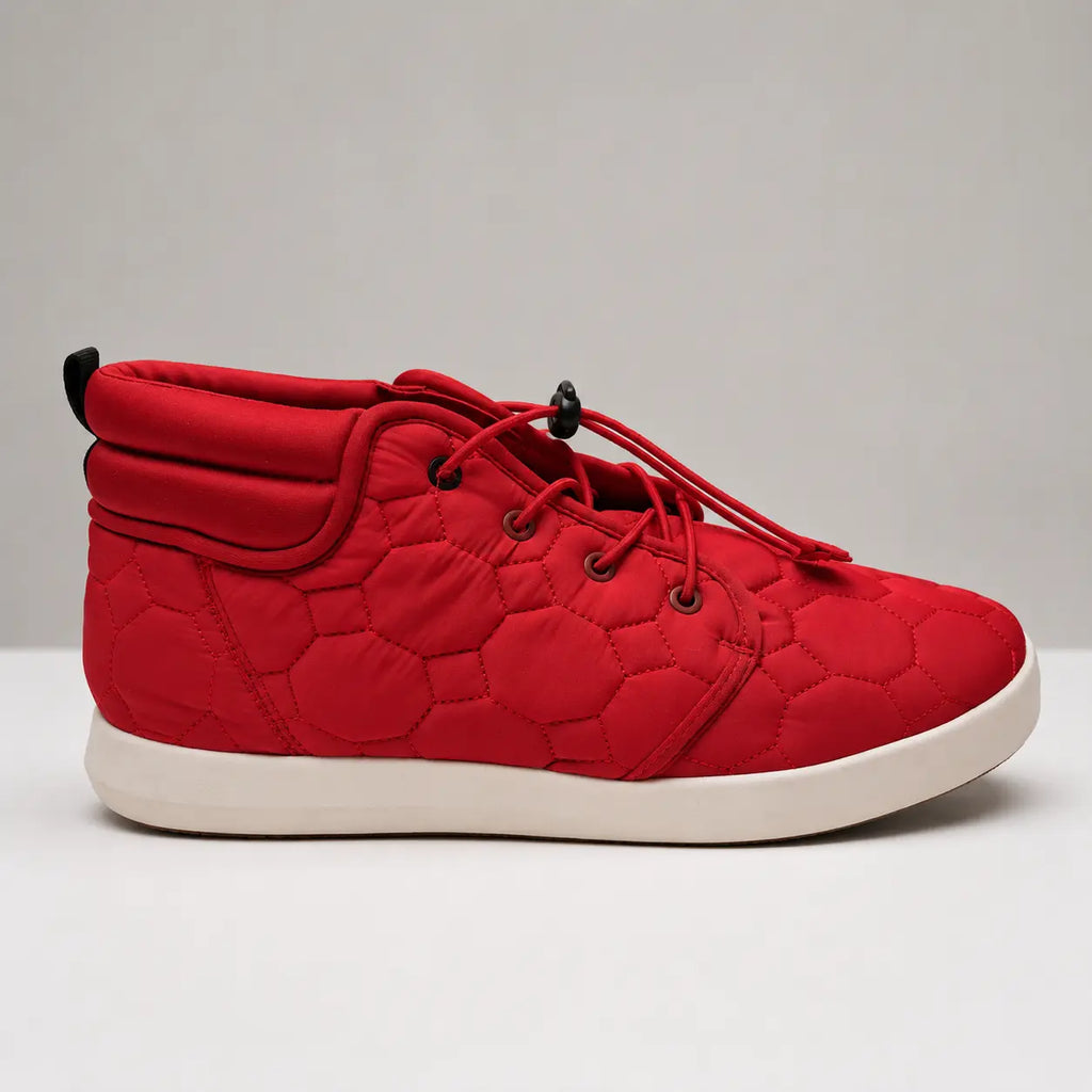 Sun + Stone Men’s Fin Puffer Ankle Boots – Bright Red — vista 2 del producto