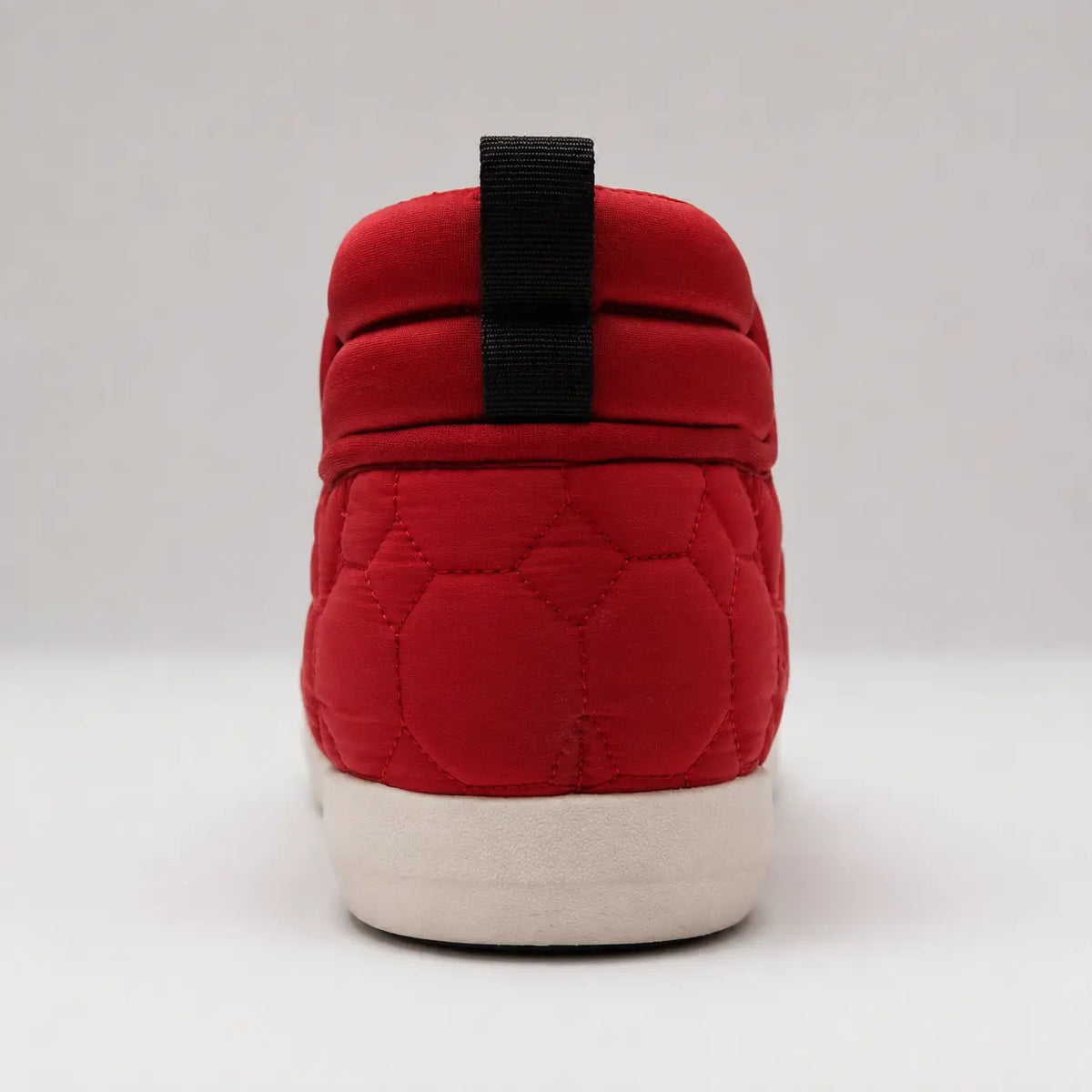 Sun + Stone Men’s Fin Puffer Ankle Boots – Bright Red — vista 4 del producto