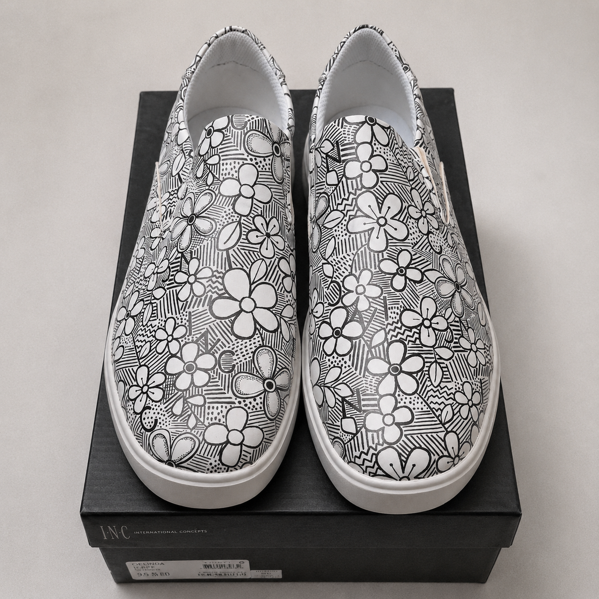 INC International Concepts Men’s Landyn Printed Slip-On Sneakers — vista 6 del producto